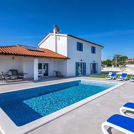 بيت للعطل House Goran 2095 *